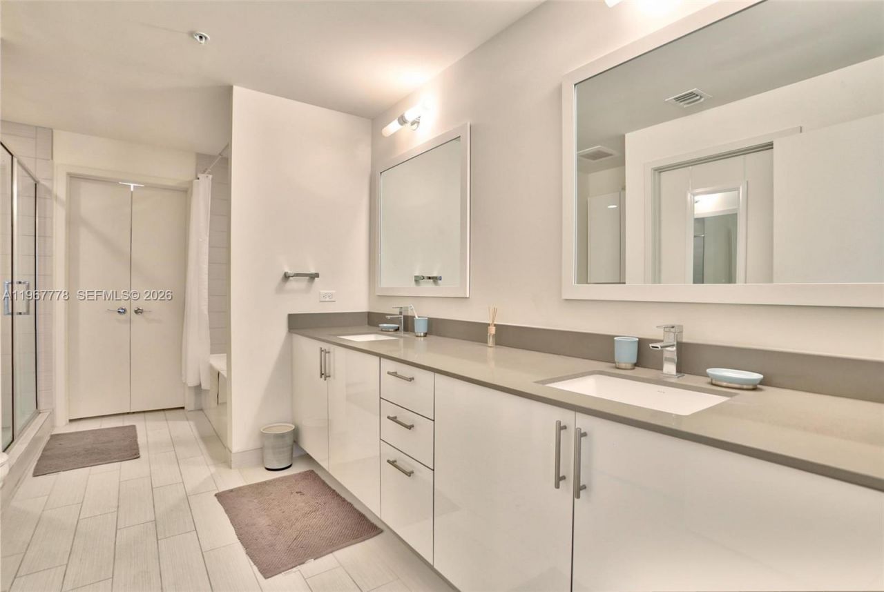 999 SW 1st Ave, Unit 2415, Miami, FL 33130 Photo