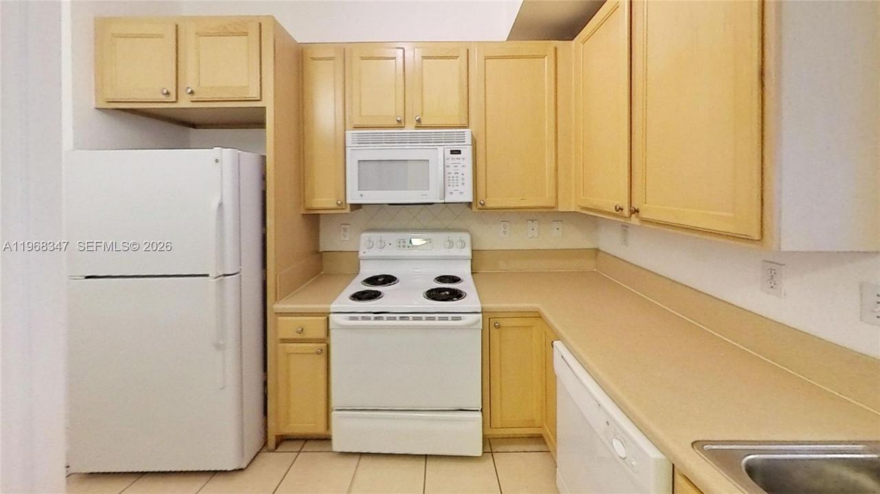 6001 SW 70th St , Unit 217, South Miami, FL 33143 Photo