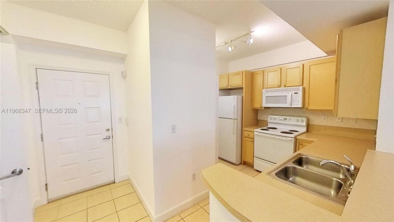 6001 SW 70th St , Unit 217, South Miami, FL 33143 Photo