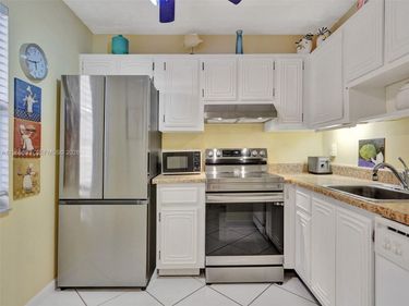2861 Somerset Dr, Unit 211, Lauderdale Lakes, FL 33311