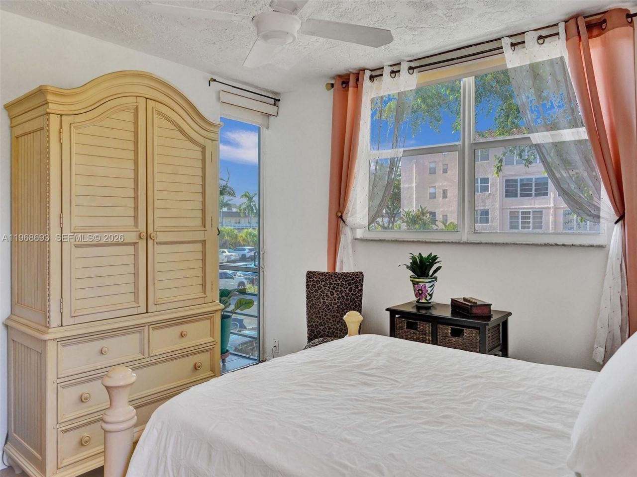 2861 Somerset Dr , Unit 211, Lauderdale Lakes, FL 33311 Photo