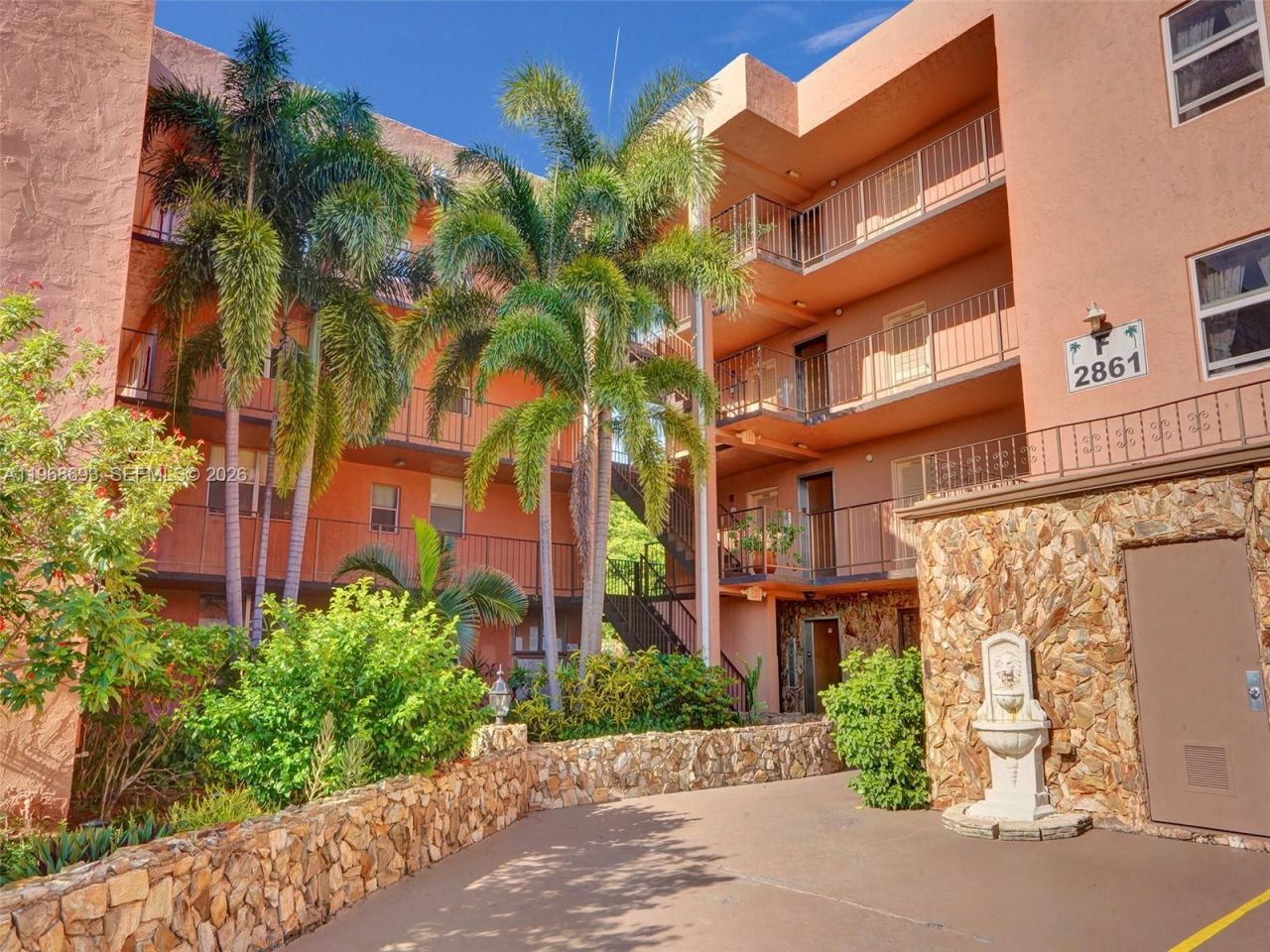 2861 Somerset Dr , Unit 211, Lauderdale Lakes, FL 33311 Photo