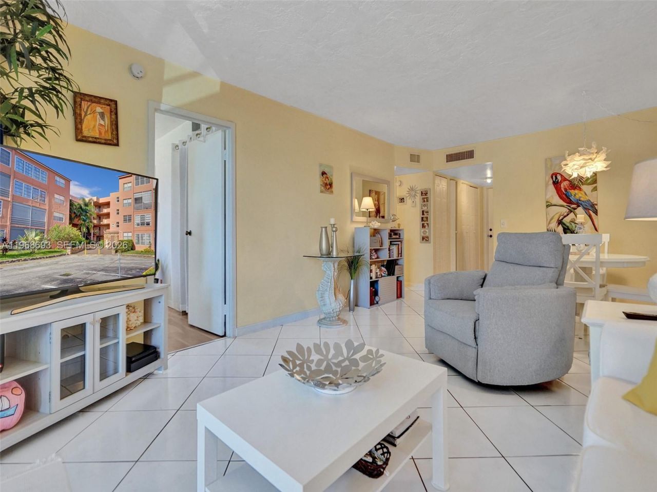 2861 Somerset Dr , Unit 211, Lauderdale Lakes, FL 33311 Photo