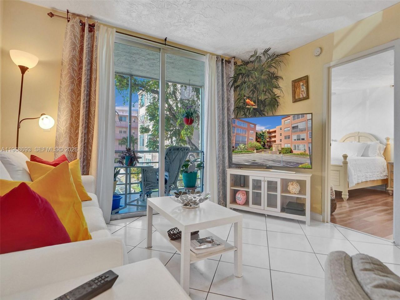 2861 Somerset Dr , Unit 211, Lauderdale Lakes, FL 33311 Photo