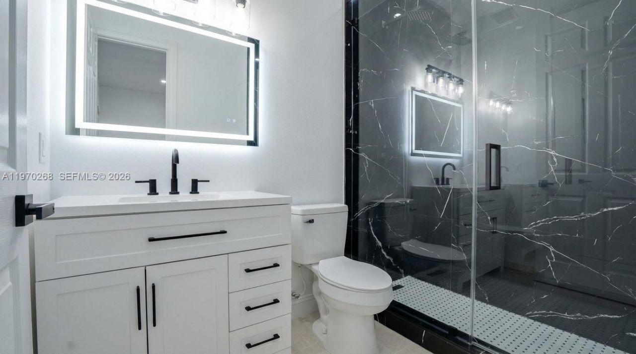 16401 NW 77th Pl, Miami Lakes, FL 33016 Photo