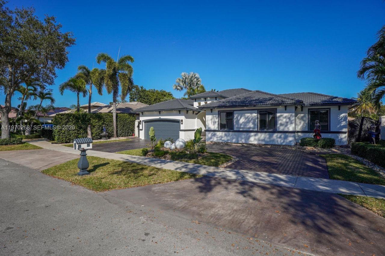 16401 NW 77th Pl, Miami Lakes, FL 33016 Photo