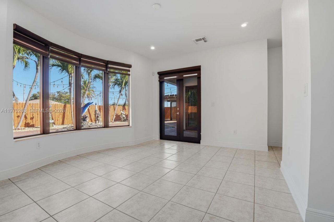 16401 NW 77th Pl, Miami Lakes, FL 33016 Photo