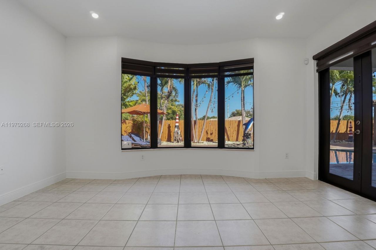 16401 NW 77th Pl, Miami Lakes, FL 33016 Photo