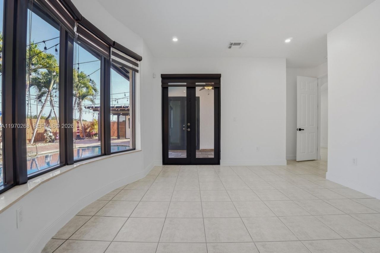 16401 NW 77th Pl, Miami Lakes, FL 33016 Photo