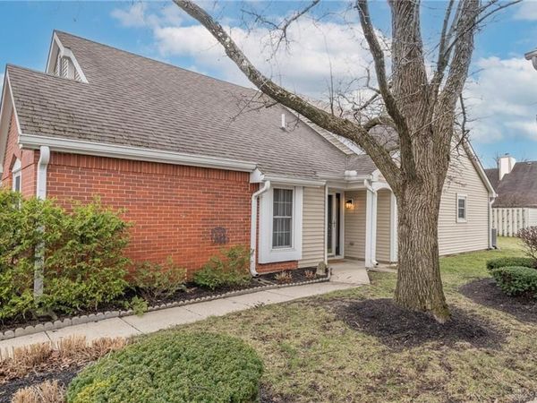 1160 Smugglers Way, Centerville, OH 45459