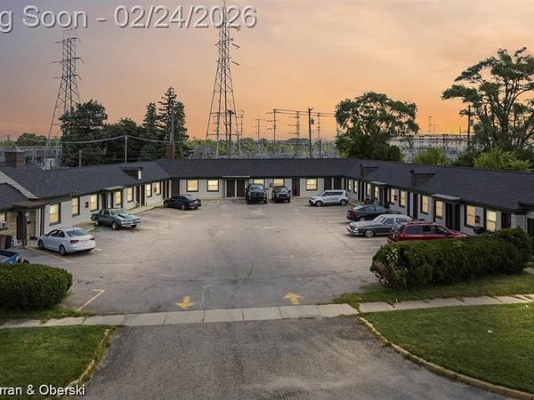 44784 Woodward Avenue, Pontiac, MI 48341