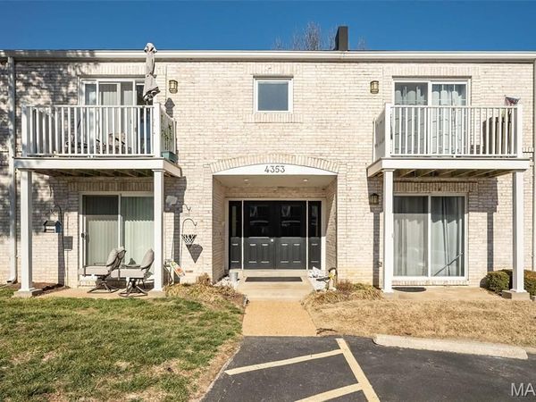 4353 Chateau De Ville Drive, Unit B, St Louis, MO 63129