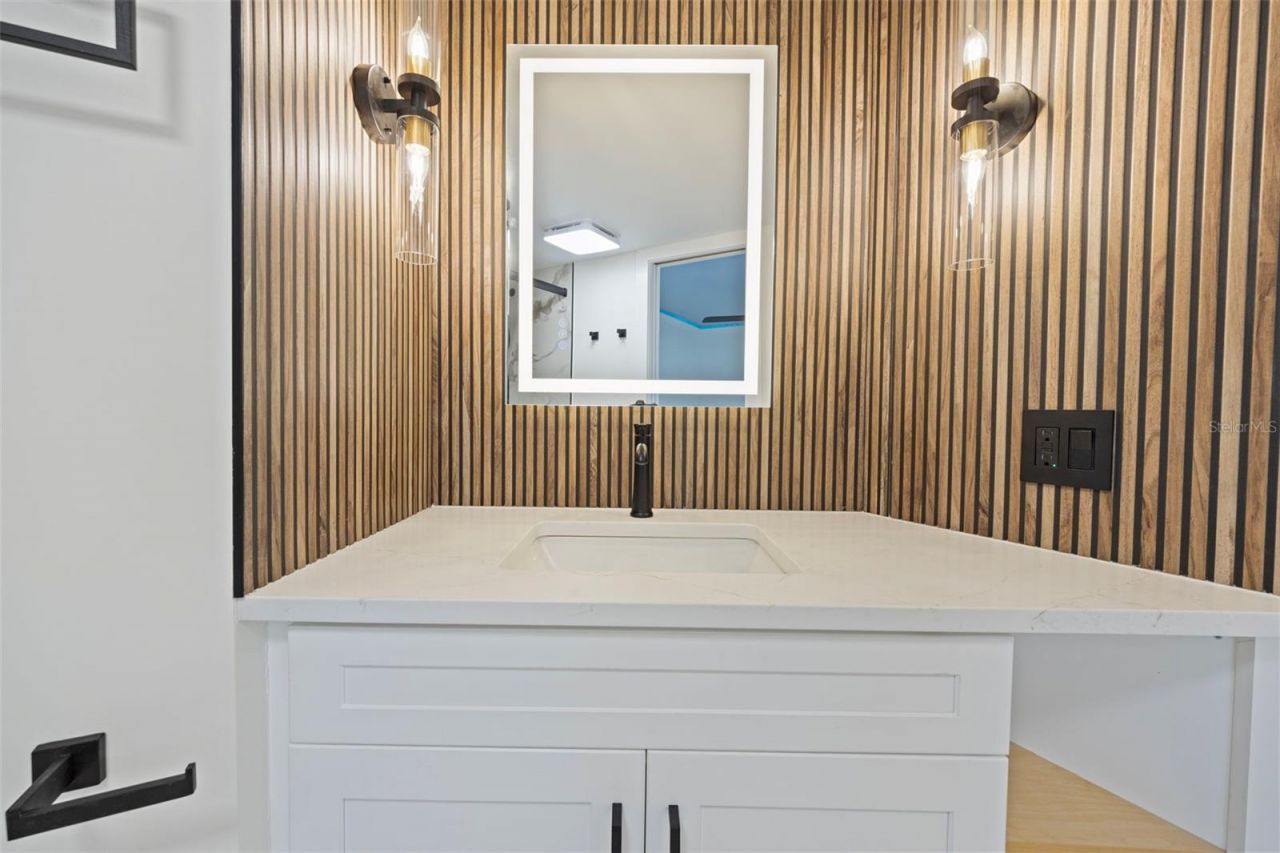 5921 Denver Street Ne, Saint Petersburg, FL 33703 Photo