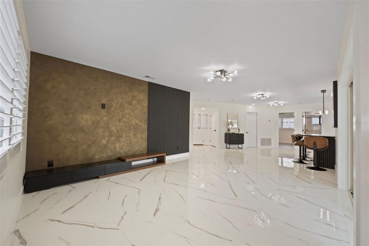 5921 Denver Street Ne, Saint Petersburg, FL 33703 Photo