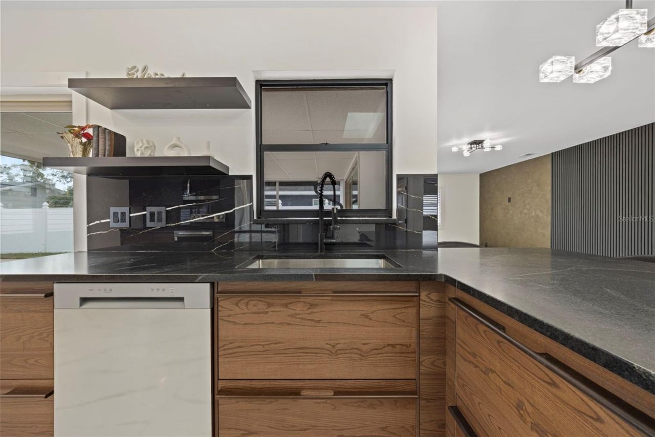 5921 Denver Street Ne, Saint Petersburg, FL 33703 Photo