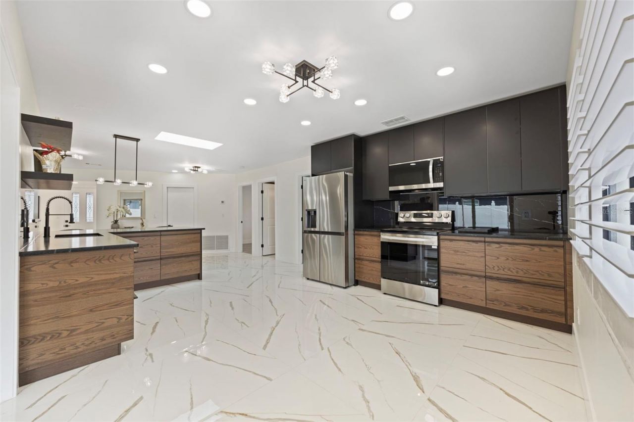 5921 Denver Street Ne, Saint Petersburg, FL 33703 Photo