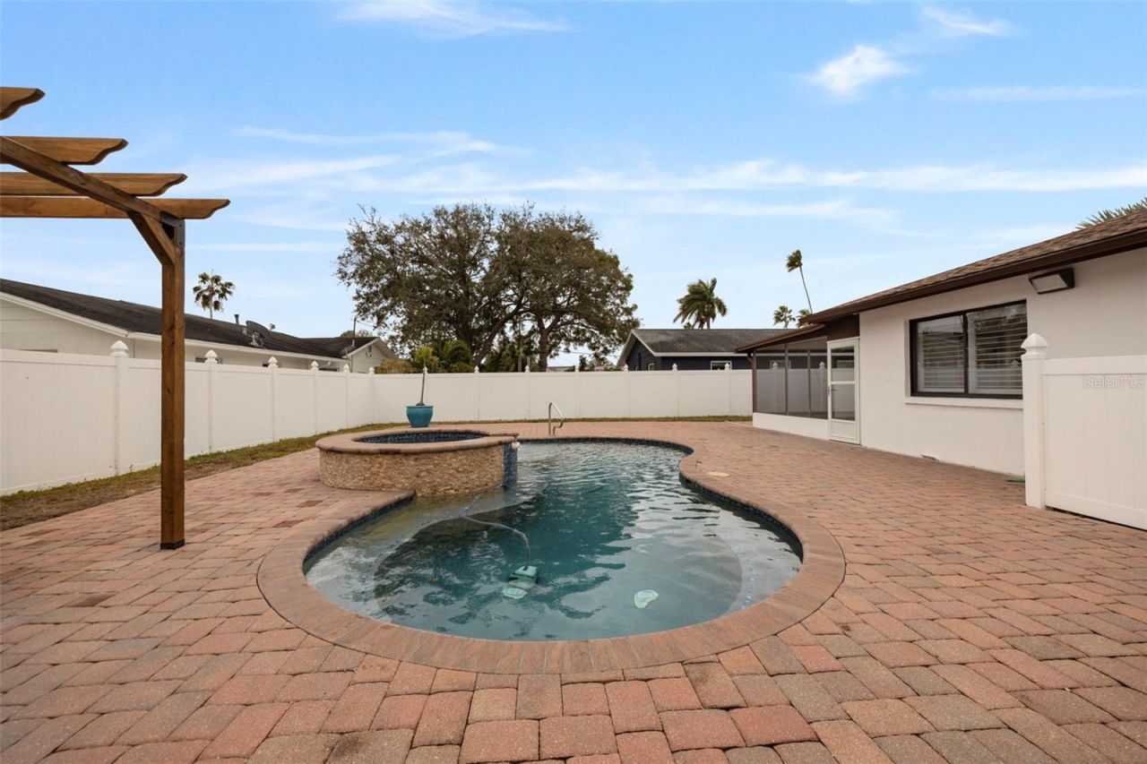 5921 Denver Street Ne, Saint Petersburg, FL 33703 Photo