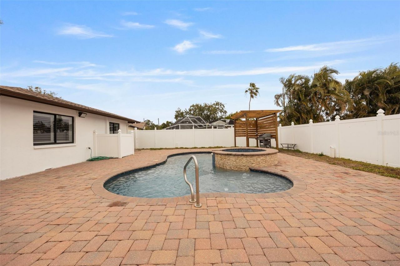 5921 Denver Street Ne, Saint Petersburg, FL 33703 Photo