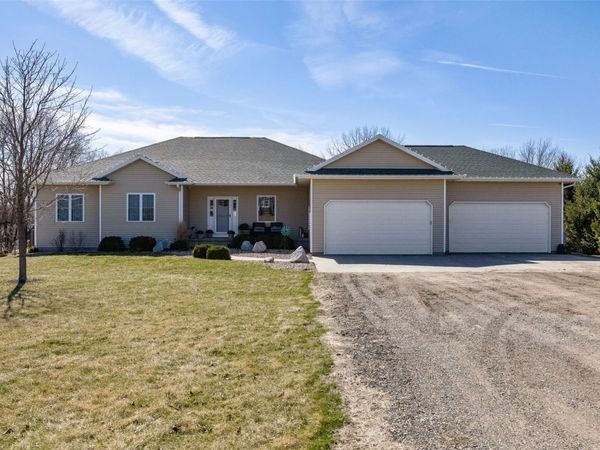 7997 218th Avenue, Martelle, IA 52305