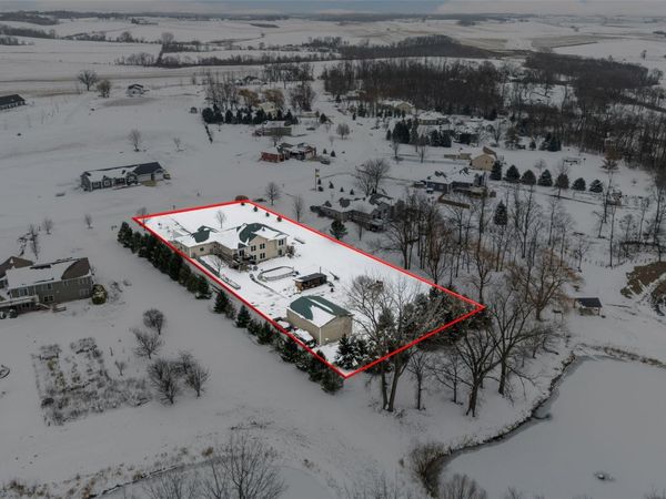 7997 218th Avenue, Martelle, IA 52305