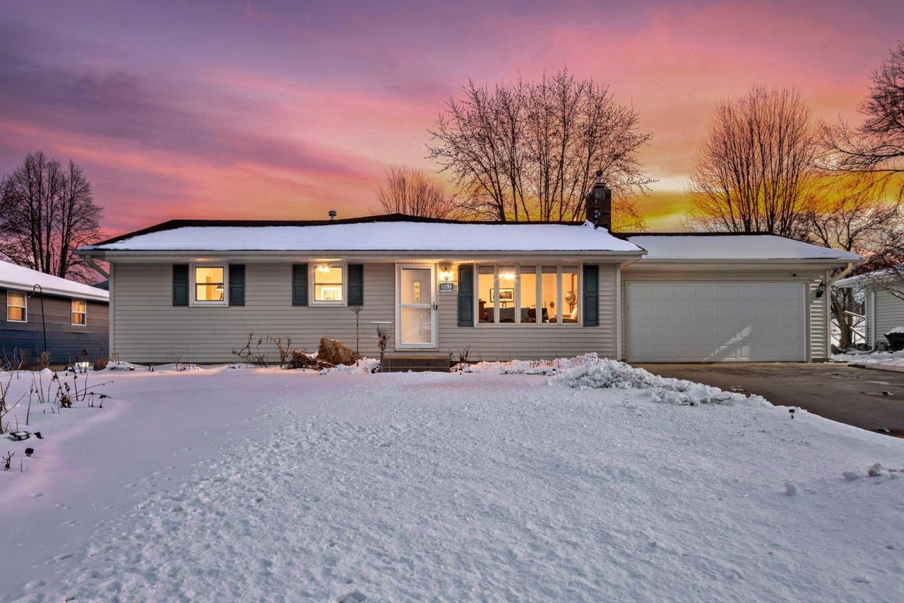 951 Swift Street S, Shakopee, MN 55379 Main Photo