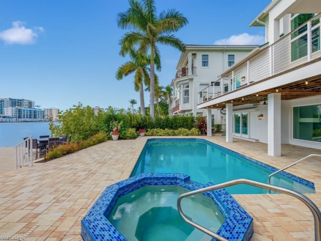 390 Oak Ave, Naples, FL 34108 Photo