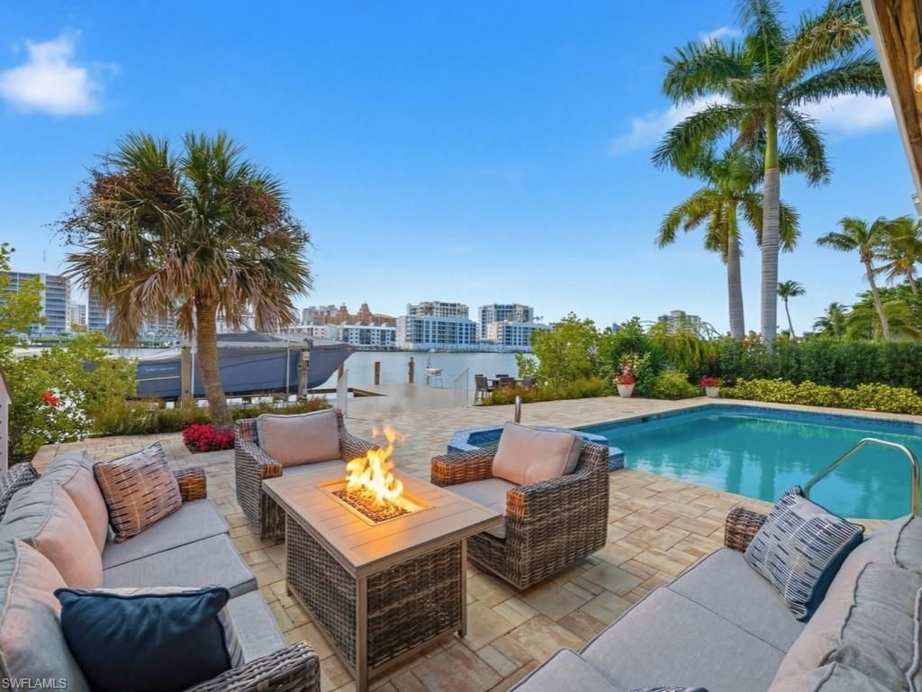 390 Oak Ave, Naples, FL 34108 Photo