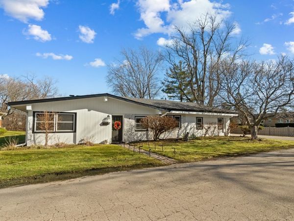 8 Rob Road, Mount Prospect, IL 60056