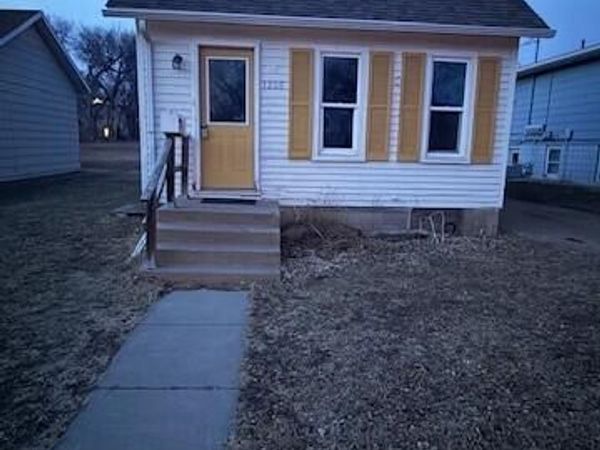 1208 W 3rd St, Mitchell, SD 57301