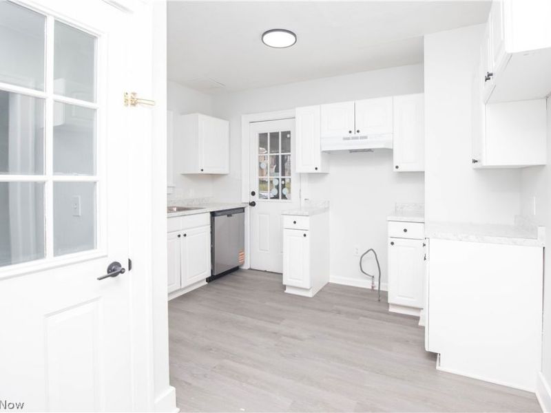 2462 Edwin Avenue, Akron, OH 44314 Photo 10