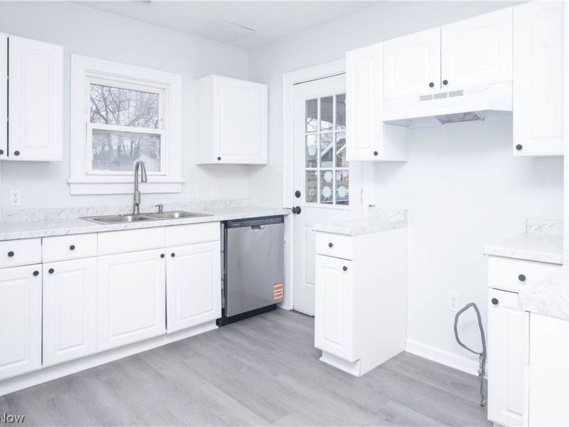 2462 Edwin Avenue, Akron, OH 44314 Photo 8