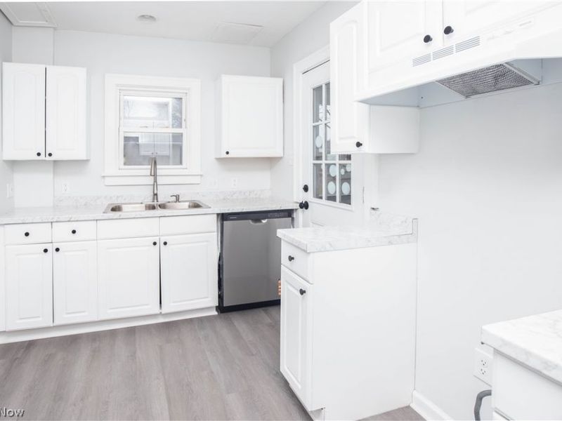 2462 Edwin Avenue, Akron, OH 44314 Photo 9