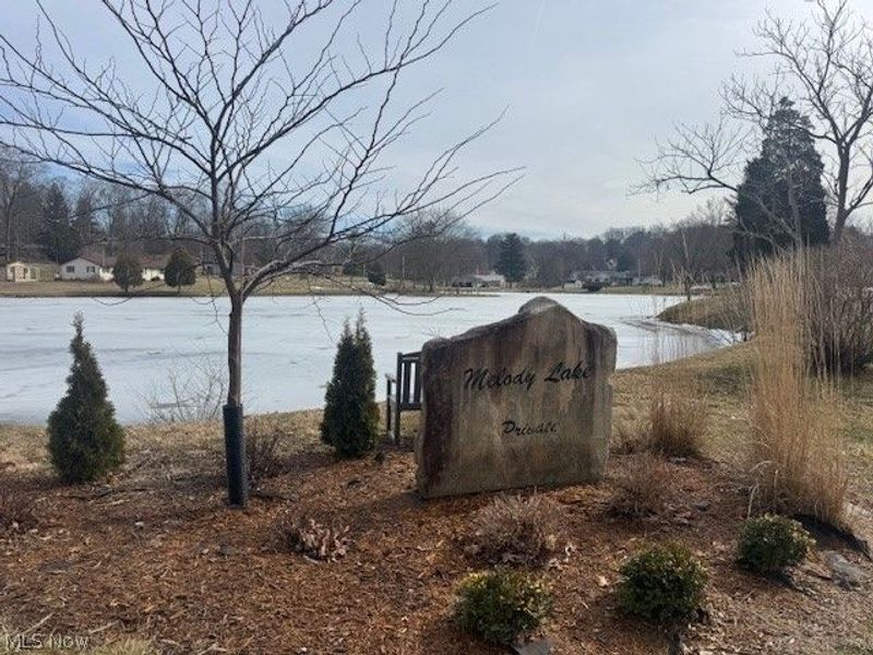 1050 Lake View Drive, Zanesville, OH 43701 Photo 3