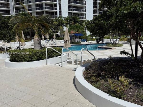 20281 E Country Club Dr , Unit CAB19, Aventura, FL 33180