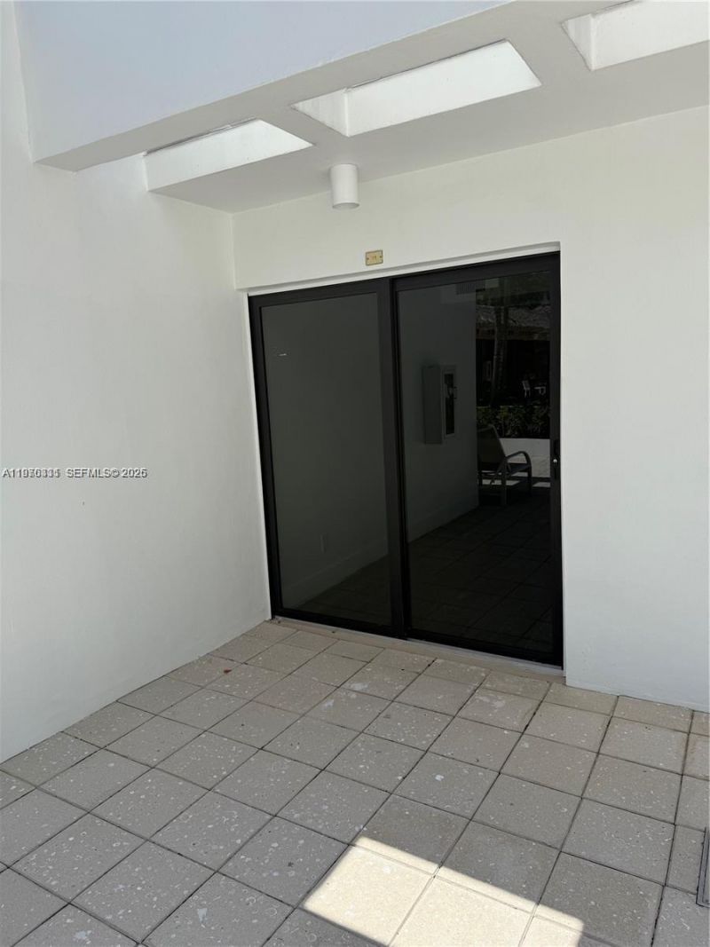 20281 E Country Club Dr , Unit CAB19, Aventura, FL 33180 Photo