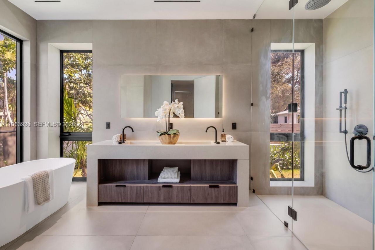 549 NE 95th St, Miami Shores, FL 33138 Photo