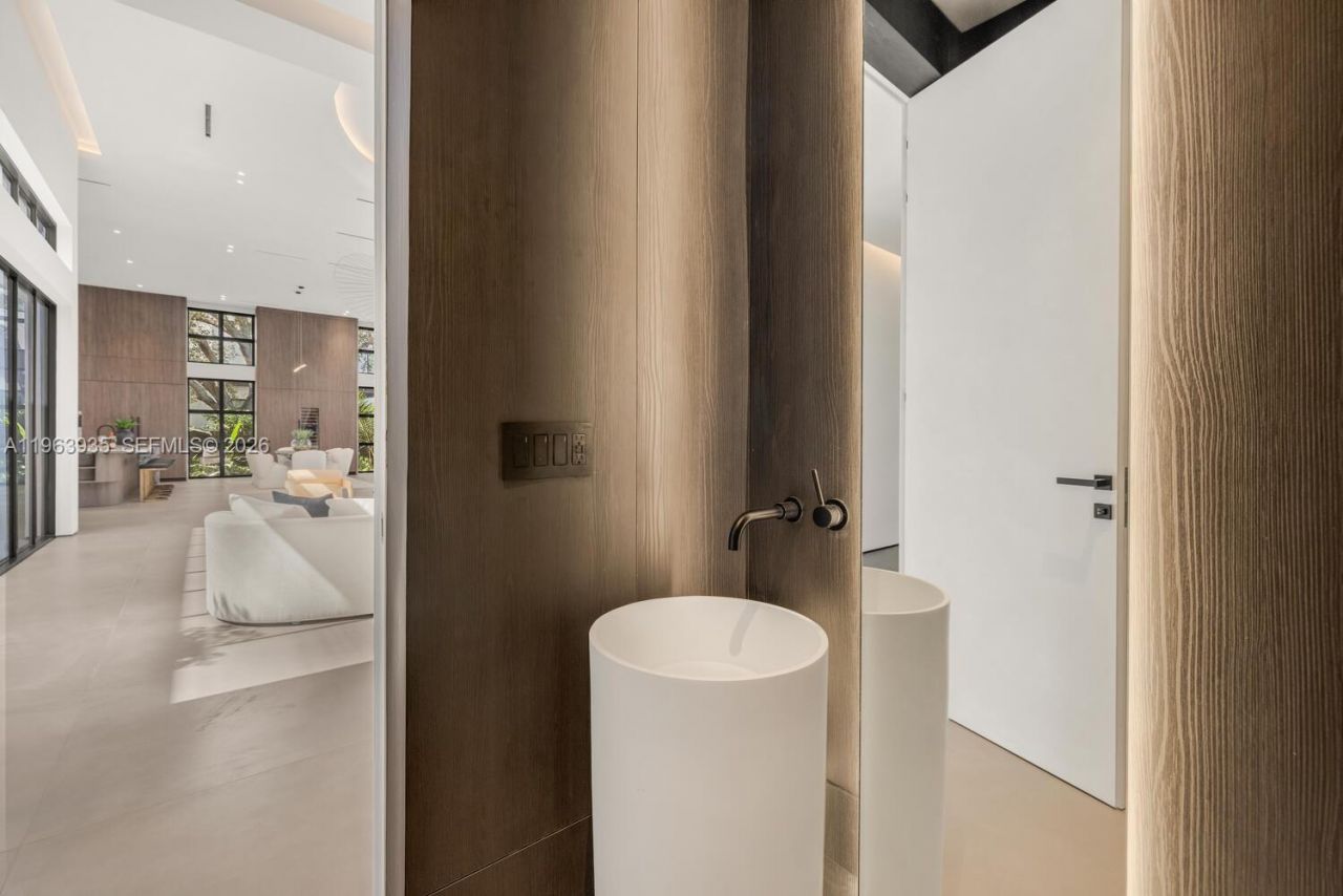 549 NE 95th St, Miami Shores, FL 33138 Photo