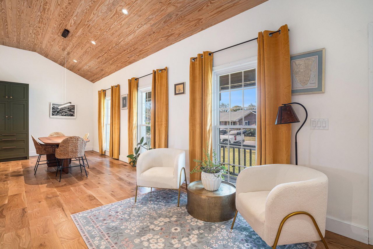 2923 Sugarbush Way Photo 8