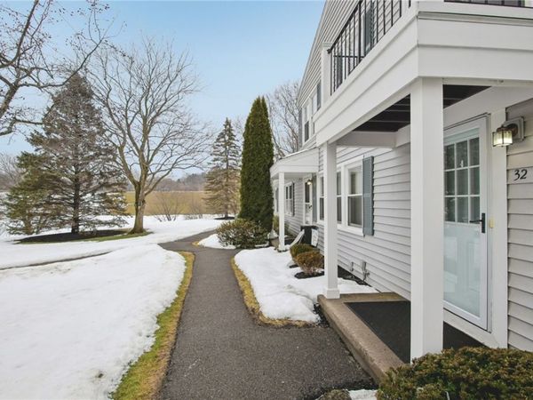 32 Arrowhead N, Fairport, NY 14450