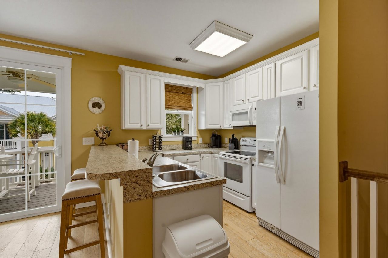 4917 Cinzia Ln. Photo 11