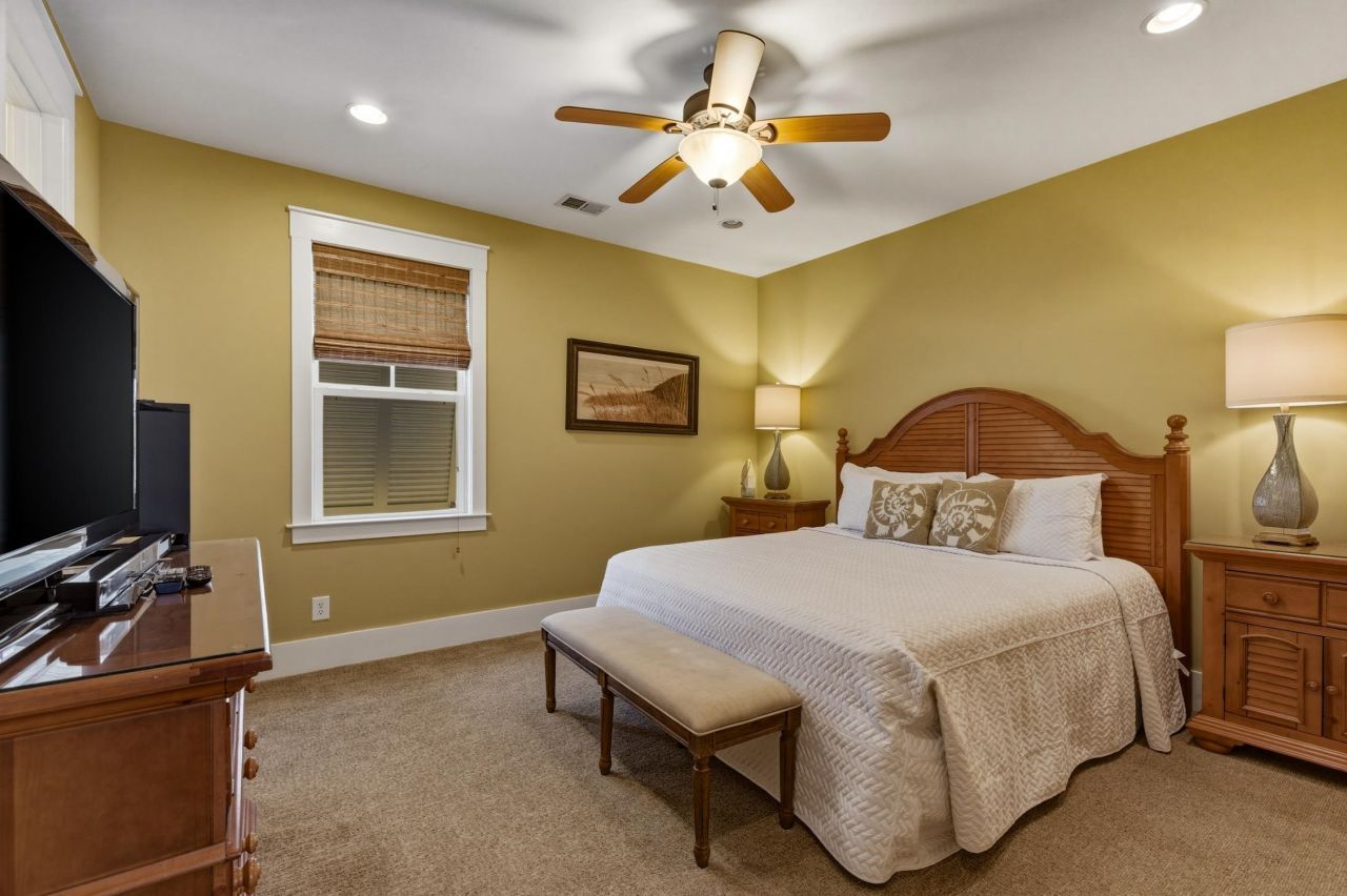 4917 Cinzia Ln. Photo 15