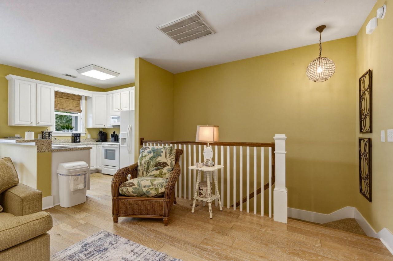 4917 Cinzia Ln. Photo 7