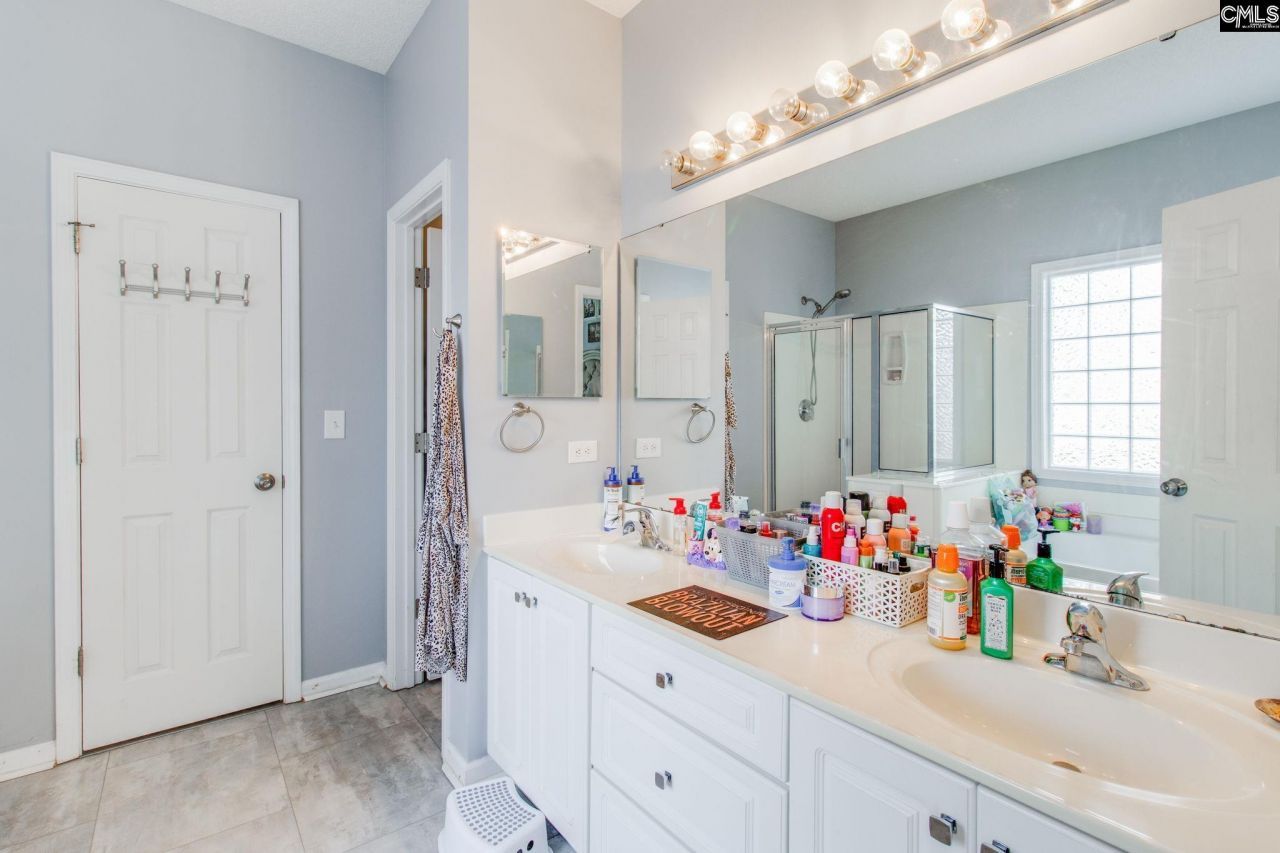 137 Oldtown Drive Photo 4