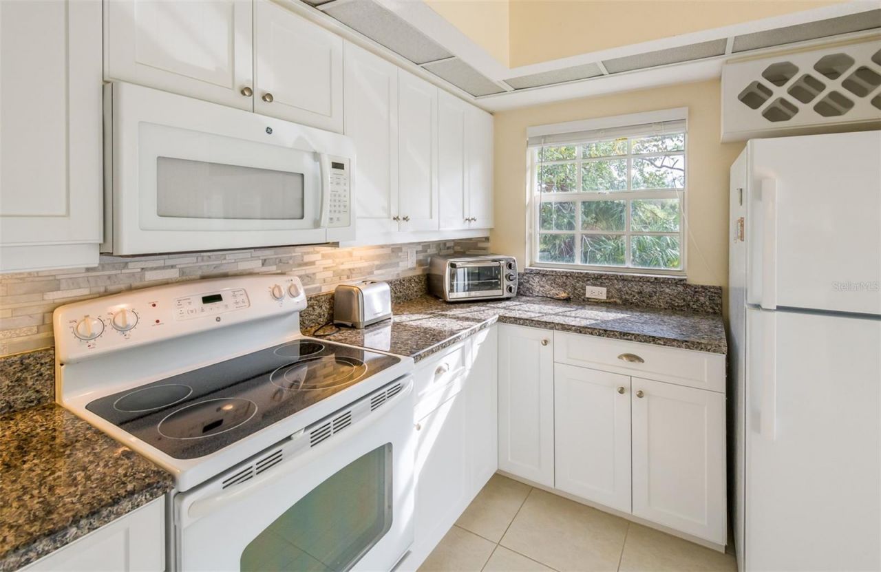 815 Montrose Drive, Unit 203, Venice, FL 34293 Photo