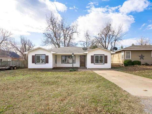1006 Kaw, Perry, OK 73077