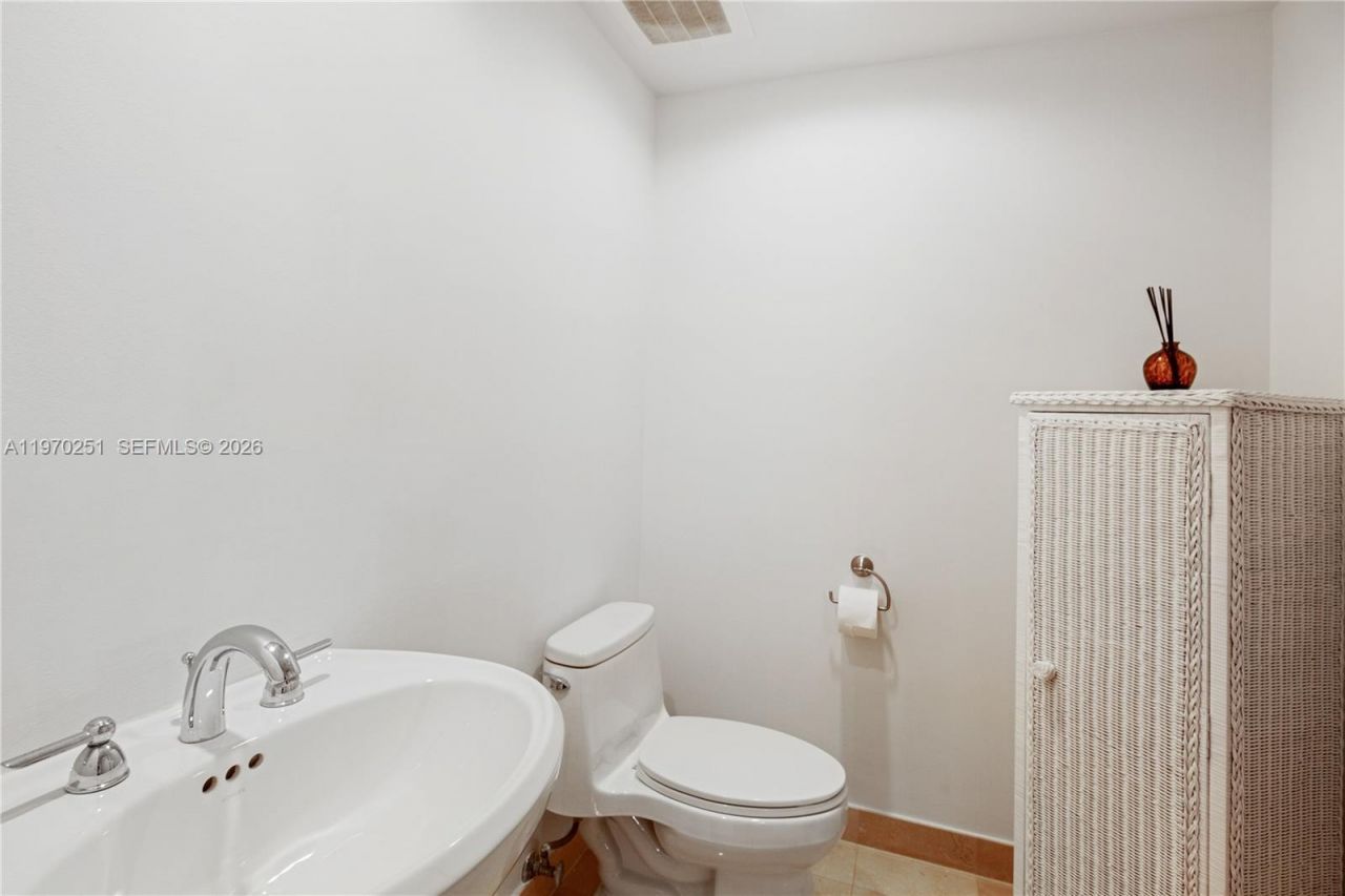 1830 S Ocean Dr, Unit 4204, Hallandale Beach, FL 33009 Photo