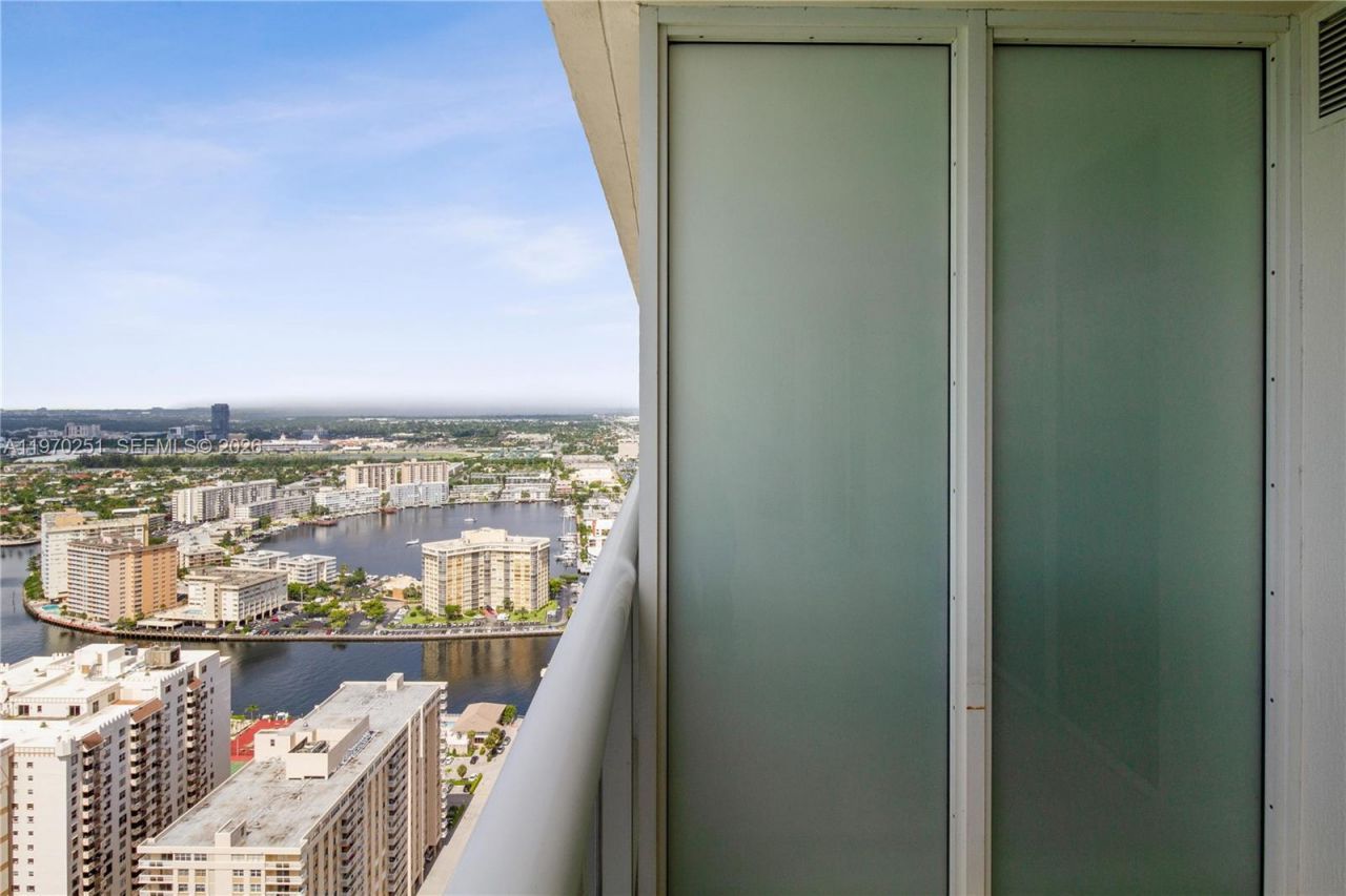 1830 S Ocean Dr, Unit 4204, Hallandale Beach, FL 33009 Photo