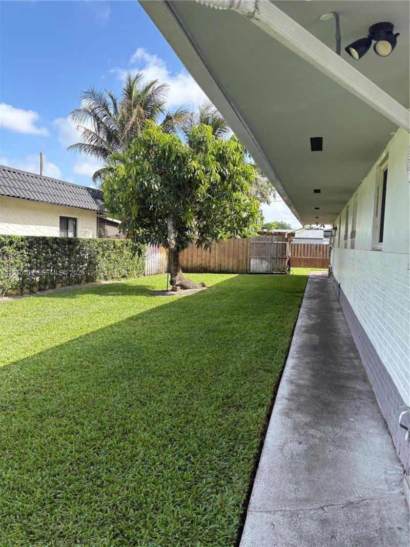 5632 Hayes St, Hollywood, FL 33021 Photo