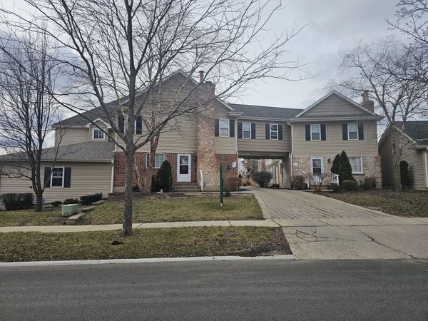 833 Village Quarter Road, Unit G7, West Dundee, IL 60118