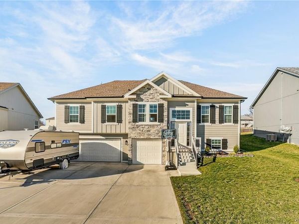 1012 Poplar Lane, Liberty, MO 64068